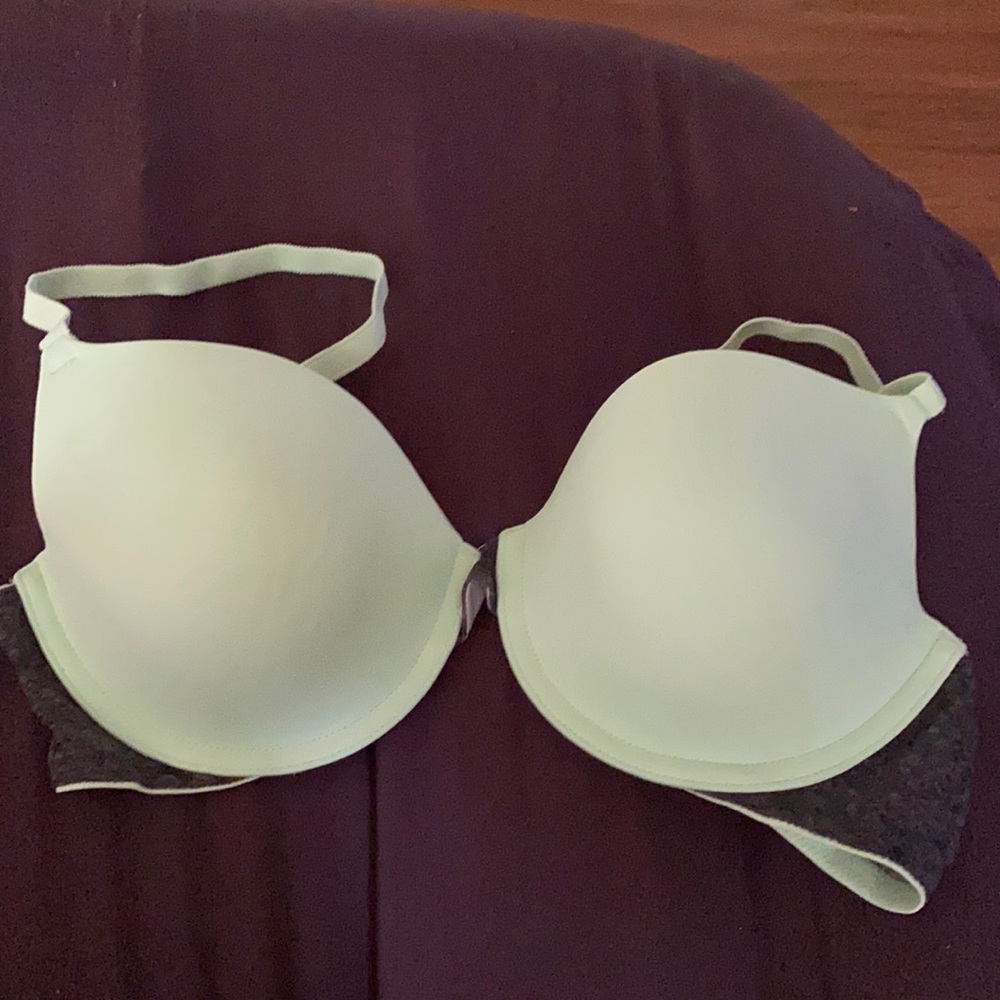 VS Ladies SZ 34D Mint Pastel green worn one time